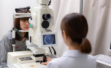 片桐眼科クリニックの眼底検査(散瞳検査)の様子
